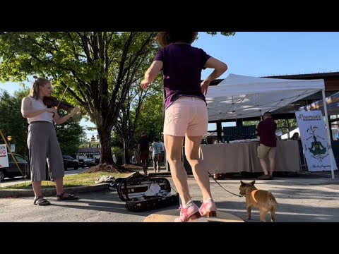 old joe clark buck-dance - Miss moonshine, Emma dejarnette & Mr B - Virginia highlands market