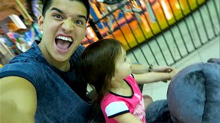TEACHiNG A BABY HOW TO DRiVE!!