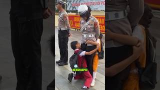 Download lagu This Child Suddenly Approaches a Police Officer, the Ending Catches Everyone's Attention mp3