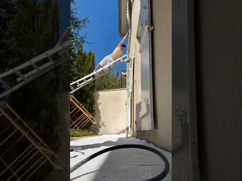 chute échelle sécurité travail idiot drole