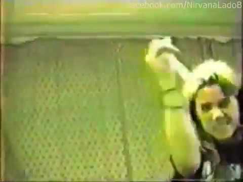 Imagens raras do Nirvana e L7 no backstage do Polytechnic Leeds, UK. (25 de Setembro de 1990)