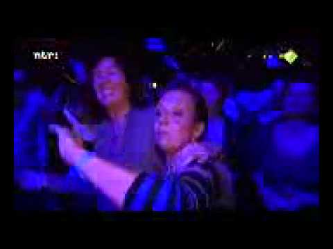 Huub van der Lubbe & Carice van Houten -  Mag het licht uit   VvA Live 02 02 12 HD