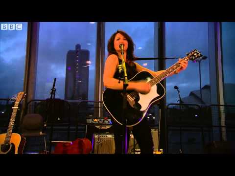 KT Tunstall - Suddenly I See (The Quay Sessions)