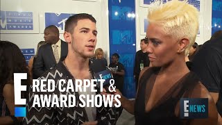 Nick Jonas Confesses He's "Very Single" | E! Live from the Red Carpet