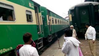 preview picture of video 'Pakistan Railways wheel slip (Tezgam Express)'