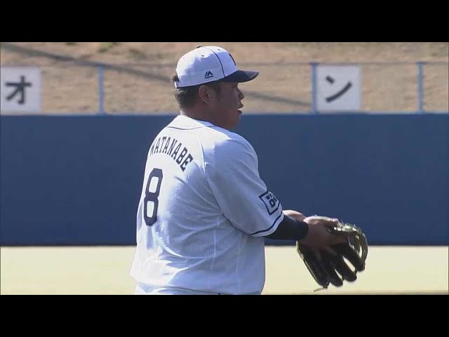【春季キャンプ】厳しい特守を耐えてきたベッケンの守備!! ライオンズ・渡部健人が横っ飛びキャッチ!! 2022年2月11日 埼玉西武ライオンズ