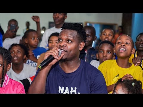 Bruce Melodie performs "When she's around - Funga Macho" & "Fou de toi" at Sherrie Silver Foundation