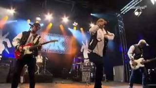 Kraftklub "Zu jung" Live @ New Music Award 2010 mit Lyrics