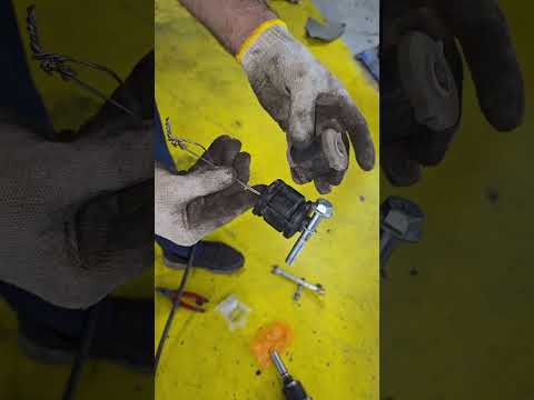 Toyota camry rear spindle bush installation trick #diy #automotive #mechanic #youtubeshorts