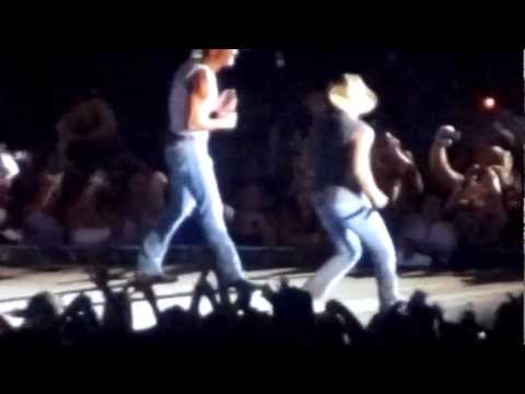 Kenny Chesney Tim Mcgraw live chicago 2012 Feel Like A Rockstar