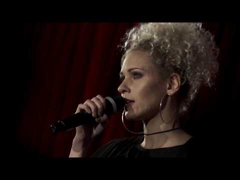 "Einsames Gewand"  Sabrina Weckerlin