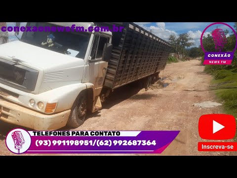 Caminho Atola a 300 metros da sede da Prefeitura Municipal de Faina de