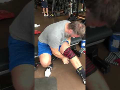 How to apply knee wraps for squatting