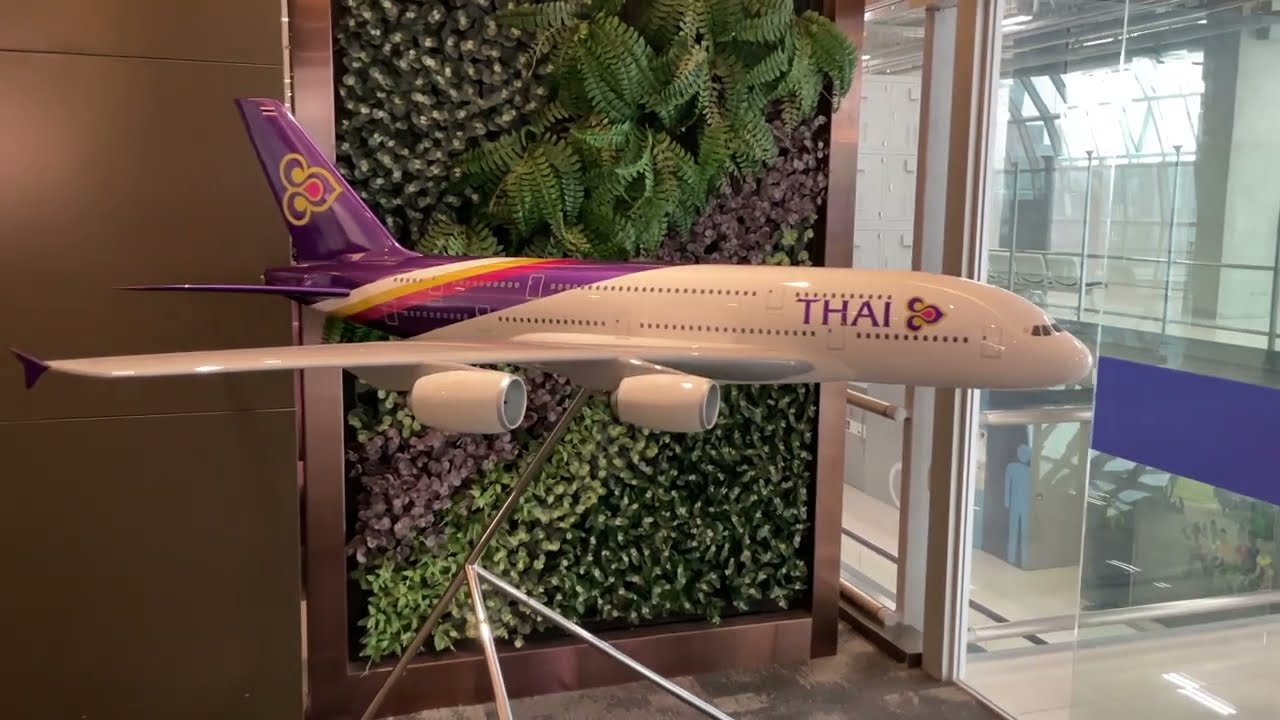 Thai Airways Royal Orchid Lounge thumbnail