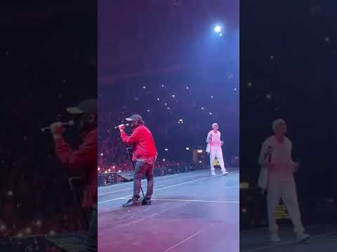 Calcutta canta “Laurea ad honorem” al concerto di Marracash - 14/10/2022 Bologna