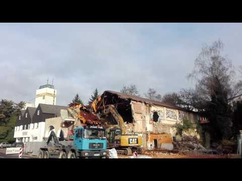 Abriss des Kinotheaters Regina in Giengen.