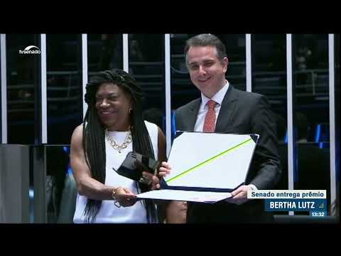 Mulheres de destaque na luta pela igualdade recebem o Diploma Bertha Lutz