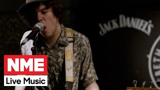 Twin Peaks perform their blistering track &#39;Fade Away&#39; at The Macbeth
