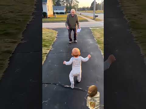 Cuando un nieto corre hacia su abuelo, el mundo se detiene🙏💕 #AbueloYNieto #AmorDeAbuelos #Nietos