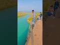 यह लड़का इतनी ऊंचाई से नदी में कूद गया S
