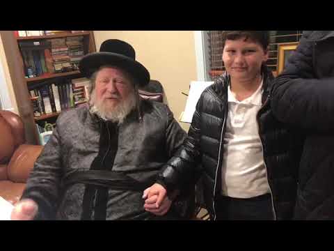 Pittsburgher Rebbe zt"l Singing a Shabbos song.