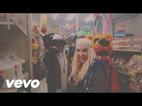 Ke$ha - C'Mon (Behind The Scenes)