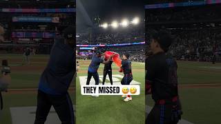 Jesús Sánchez was so excited he missed Luis Urías on the water dump ???????? #MLB #Toronto #BlueJays