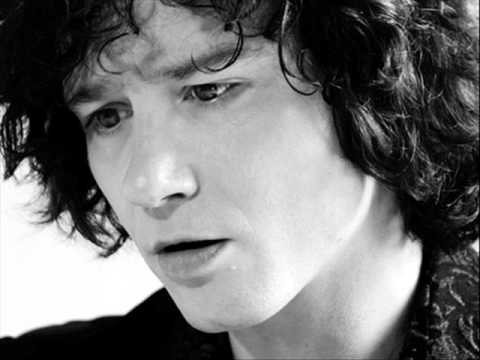 download lagu mp3 mp4 La Carta Heroes Del Silencio Video, download lagu La Carta Heroes Del Silencio Video gratis, unduh video klip La Carta Heroes Del Silencio Video