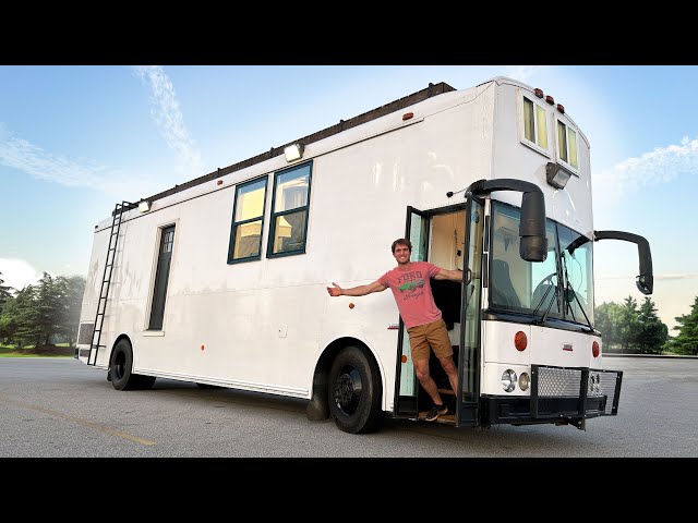 I turned a SCHOOL BUS into a LUXURY tiny home SDDEFAULT Thumbnail