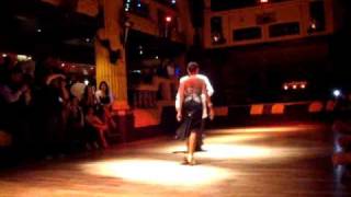 John Erban y Clarissa Sanchez bailan Ventarron en ByPass Bariloche 2009