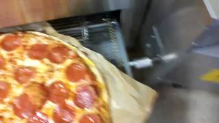 preview picture of video 'Lincoln conveyor Oven 1302 artesianbarbins cooked Pizza'