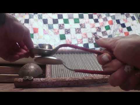 How To Play Spoons 7 - tap in the air (Spoon Lady)