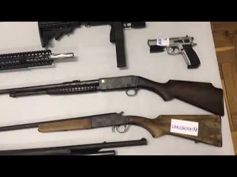 Dois homens foram presos com armas de grosso calibre