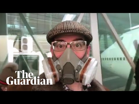 コロナウイルス中国人の妻が搭乗を許可された後、英国の家族は、出口のフライトに向かう (Coronavirus: British family heads for exit flight after Chinese wife allowed to board)