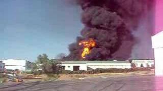 preview picture of video 'Incendio en Fabrica de aceite de Jerez de los Caballeros'
