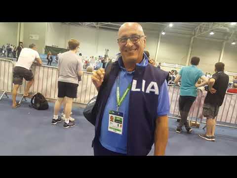 Scherma. Andrea Cipressa scherza prima della finale