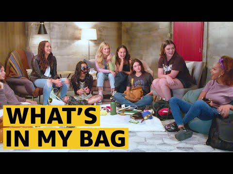 ワイルドズのキャストが「What's in My Bag」をプレイ｜プライム・ビデオ (The Wilds Cast Plays What's in My Bag | Prime Video)