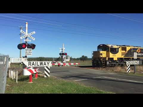 Australian Trains | Railway Crossing No: 4246 | Cargo Train | Thangoona | 16.05.2021| JRC1865: