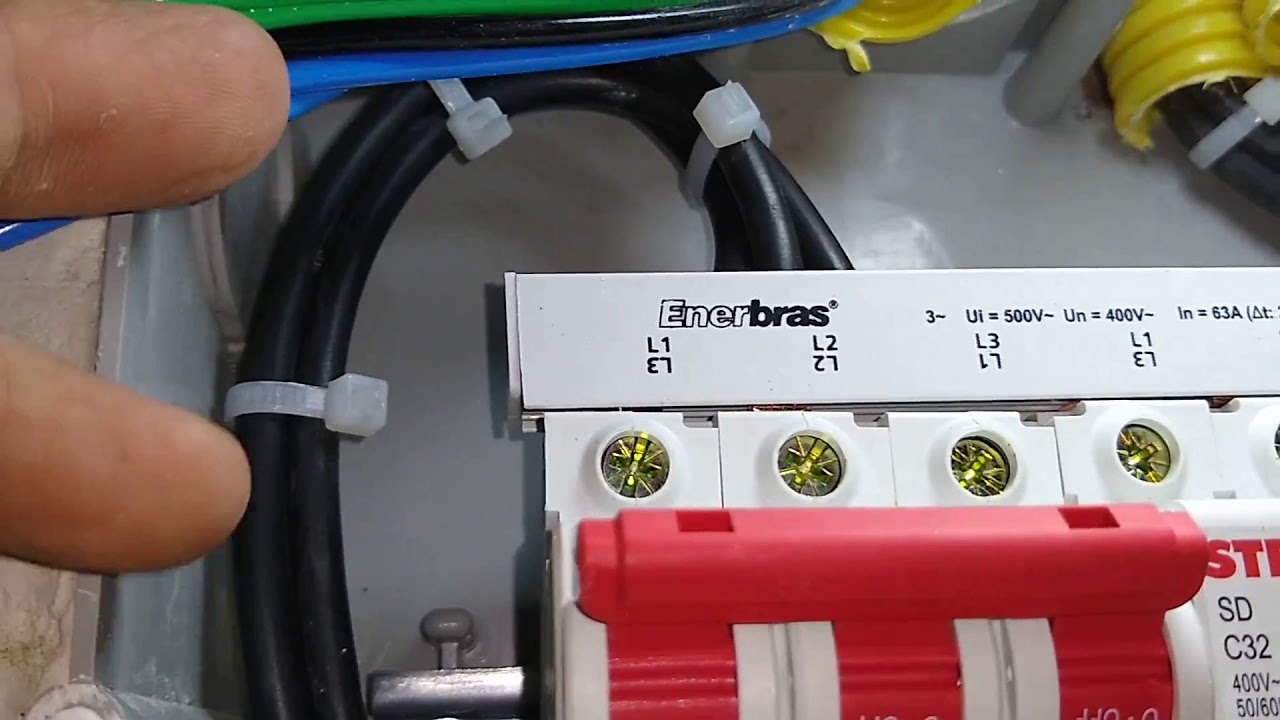 Watch Now Finalizando o painel de distribuição 24 Disjuntores DIN Finalizando o painel de distribuição 24 Disjuntores DIN