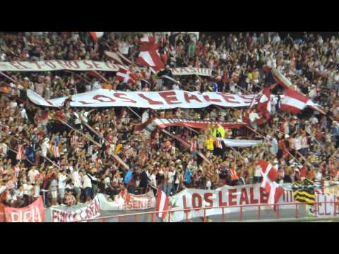 ""Orgullo de la ciudad soy pincharrata" / Estudiantes 1 - 1 Gimnasia. Copa Amistad 2014." Barra: Los Leales • Club: Estudiantes de La Plata