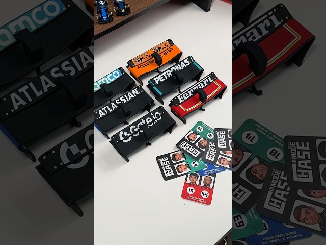 Vídeo relacionado con AUTOZOCO Llavero neumático Formula 1 metálico, Llavero F1, llavero automovilismo, neumático de goma, key chain rueda de carreras, Diseño goma de Fórmula 1, Azul