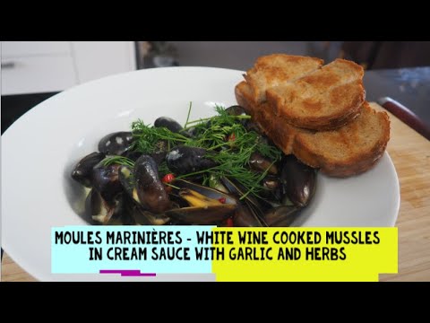 Moules Marinières - White wine cooked mussles in cream sauce with garlic and herbs