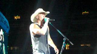 Kenny Chesney - There Goes My Life Seattle Sandbar Live