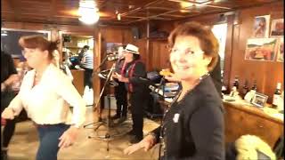 Fredys Evergreen Trio