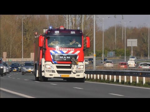 SB Brandweer Dordrecht Noordendijk met spoed naar een Scheepsbrand in 'S Gravendeel