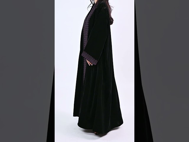 عباية مخمل بتطريز موف