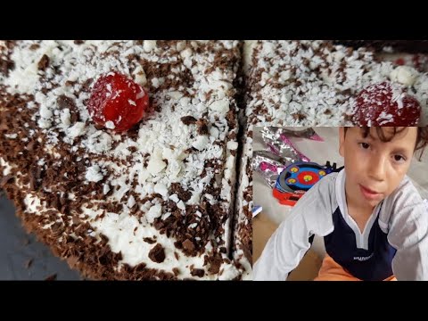 Gâteau d'anniversaire au chocolat😋 iyad ouvre ses cadeaux de l'anniversairsفتح هدايا عيد الميلاد