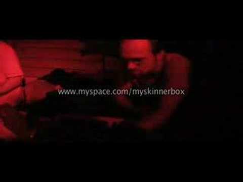 intro skinnerbox live @ bar25