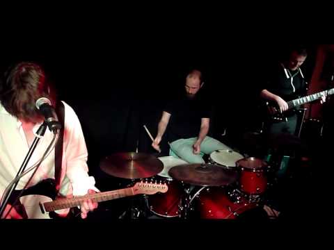 The Almost Three@Cafe a Gogo - I 'm not in Love