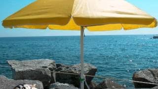 Yellow Beach Umbrella - Judy Henske via HEINE SMECK